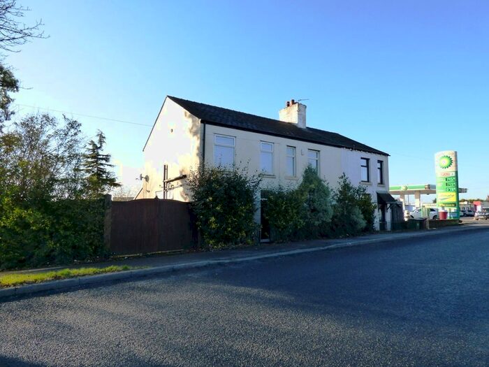 4 Bedroom Semi-Detached House To Rent In Manchester Road, Westhoughton, Bolton BL5