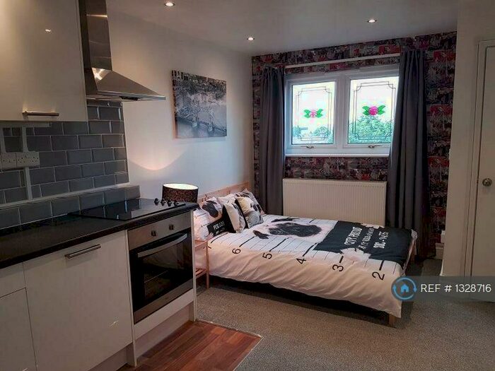 Studio To Rent In Ceres Road, London, SE18