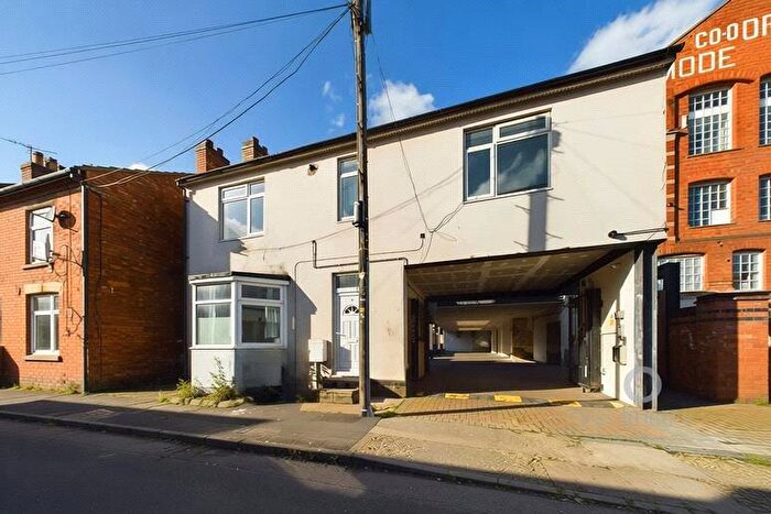2 Bedroom Terraced House To Rent In King Street, Kettering, Northamptonshire, NN16