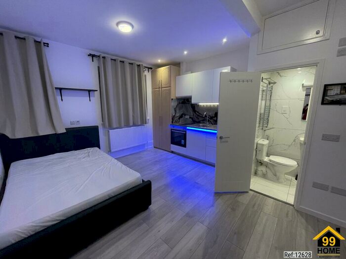 Flat To Rent In Manor Drive, Wembley, London, HA9