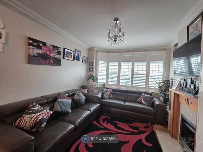 3 Bedroom Semi-Detached House To Rent In Ingleton Avenue, Welling, DA16