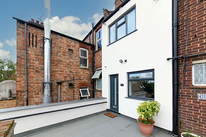 1 Bedroom Property To Rent In High Road, London, N12