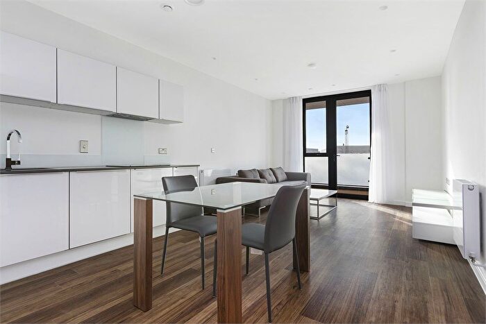1 Bedroom Flat To Rent In Hornbeam House, Quebec Way, London, SE16