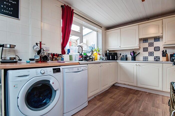 3 Bedroom End Of Terrace House For Sale In Cheaton Close, Leominster, HR6