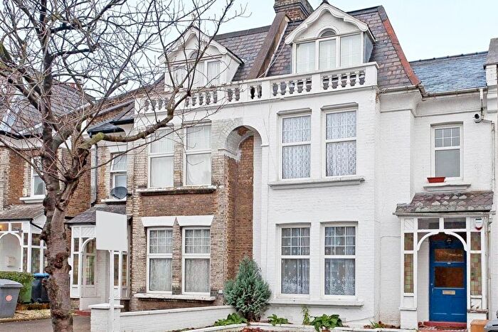 5 Bedroom Flat To Rent In Dyne Road, Kilburn, NW6