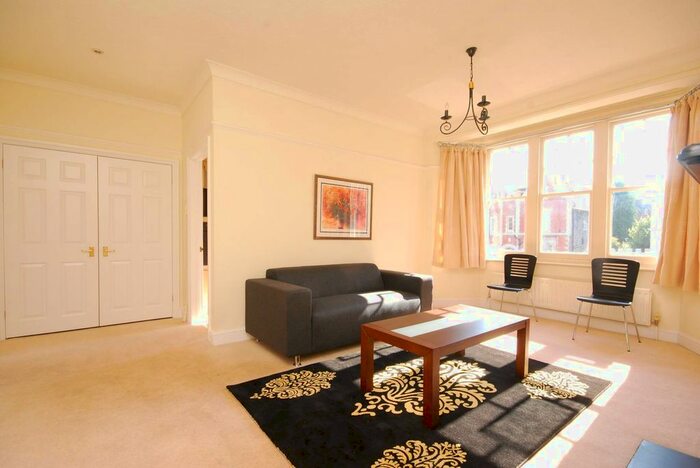 2 Bedroom Flat To Rent In London Road, Guildford, GU1