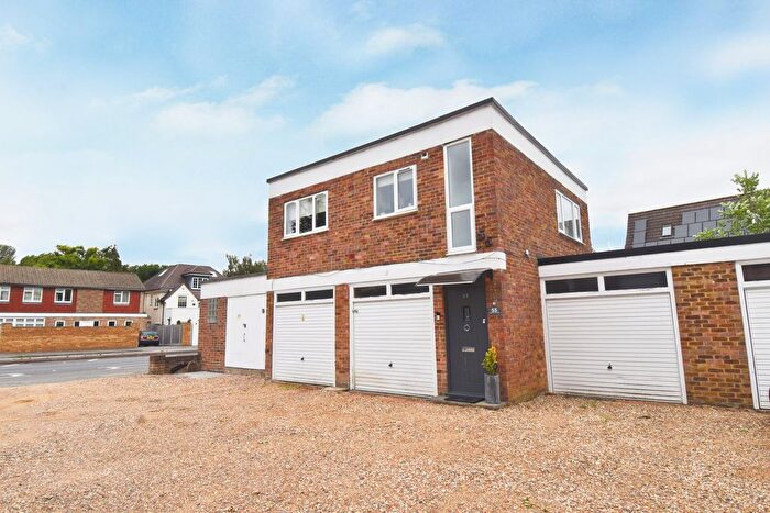 1 Bedroom Flat For Sale In Esher Road, Hersham, KT12