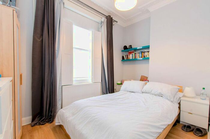 1 Bedroom Flat To Rent In Coldharbour Lane, Camberwell, London, SE5