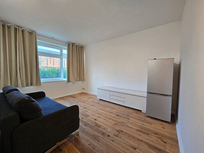 1 Bedroom Flat To Rent In Jeffreys Road, Clapham North, SW4