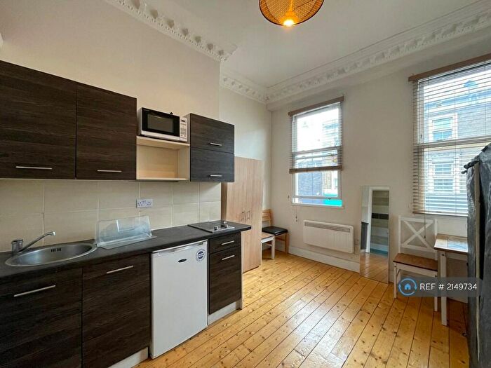 Studio To Rent In Stoke Newington High Street, London, N16
