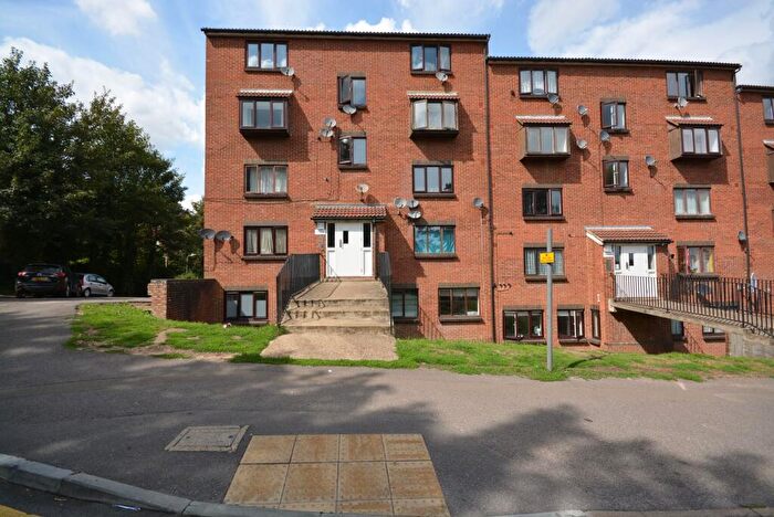 1 Bedroom Flat To Rent In Buckland Hill, Lesley Place, ME16