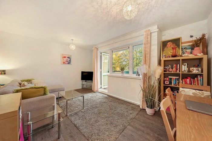 2 Bedroom Apartment To Rent In Mortlock Close, London, SE15