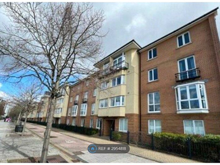 4 Bedroom Flat To Rent In Vellacott Close, Cardiff, CF10