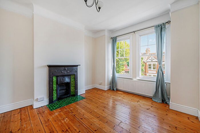 2 Bedroom Flat To Rent In Lawrence Road, Ealing, London, W5