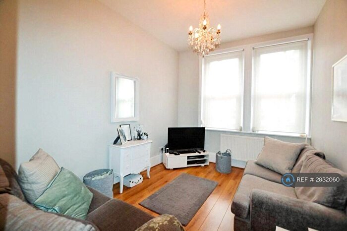 2 Bedroom Flat To Rent In Broadway Parade, London, N8