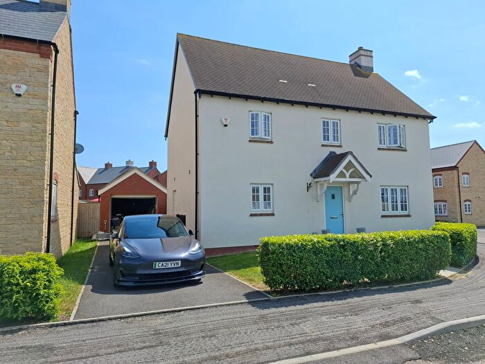 4 Bedroom Detached House For Sale In Snowdrop Way, Northampton, NN4