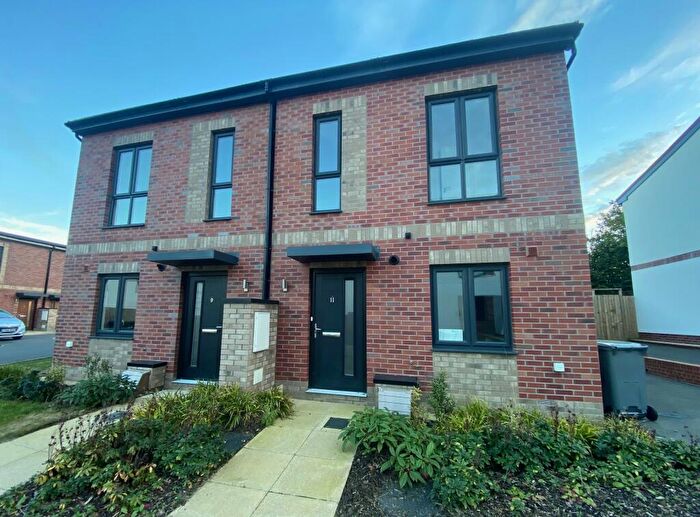 3 Bedroom Semi-Detached House For Sale In Old Oak Close, Grantham, NG31