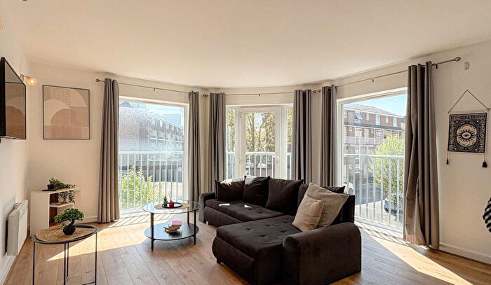 2 Bedroom Apartment To Rent In Conant House, Pelling Street, London, E14