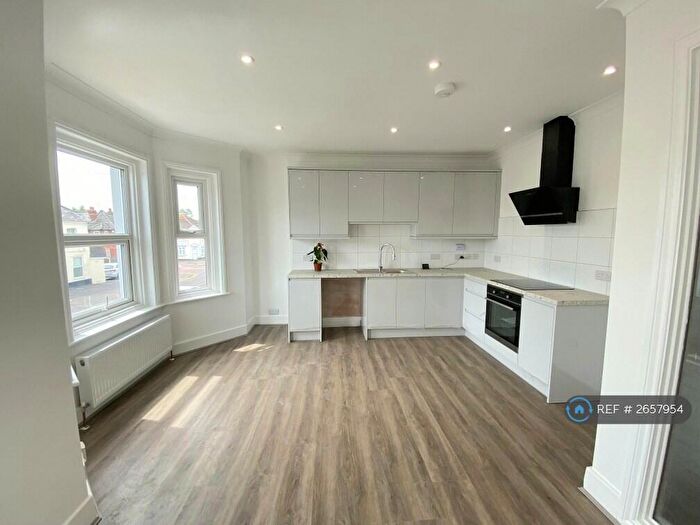 2 Bedroom Flat To Rent In Stewart Road, Bournemouth, BH8