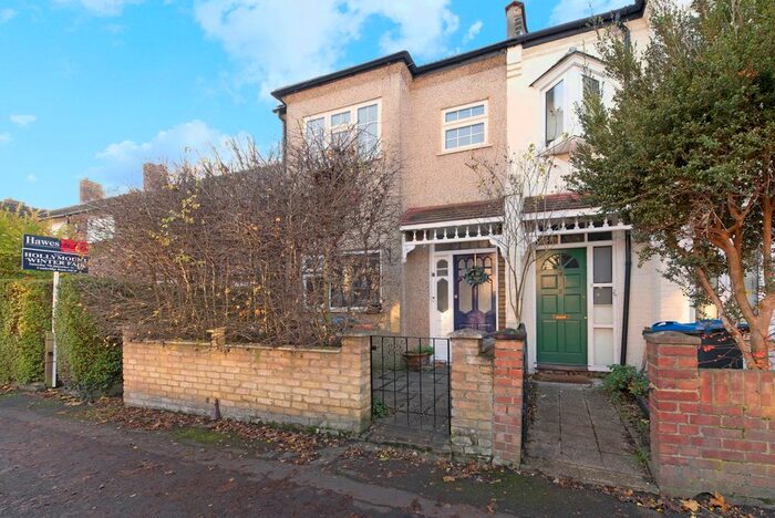 2 Bedroom Flat To Rent In Vernon Avenue, London SW20