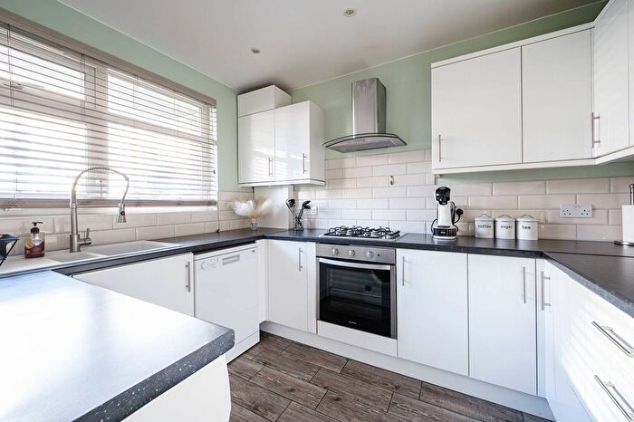 3 Bedroom Maisonette To Rent In Florida Street, Tower Hamlets, London, E2