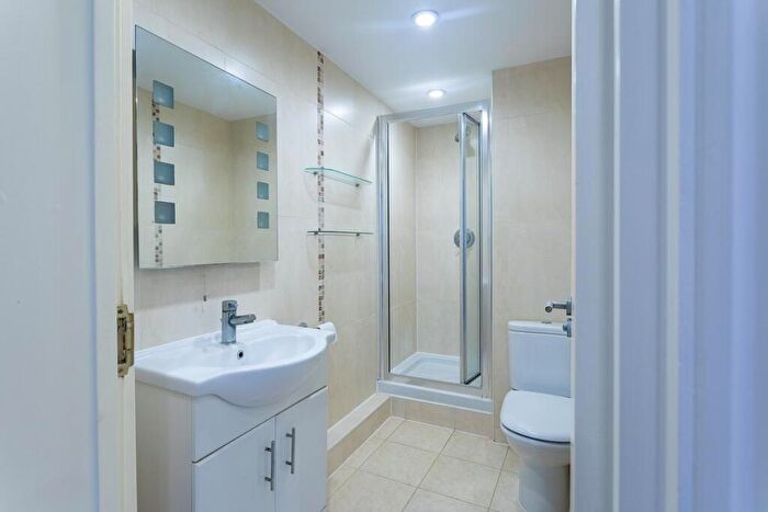 2 Bedroom Flat To Rent In Chimneys Lodge, Forty Hill, Enfield, EN2