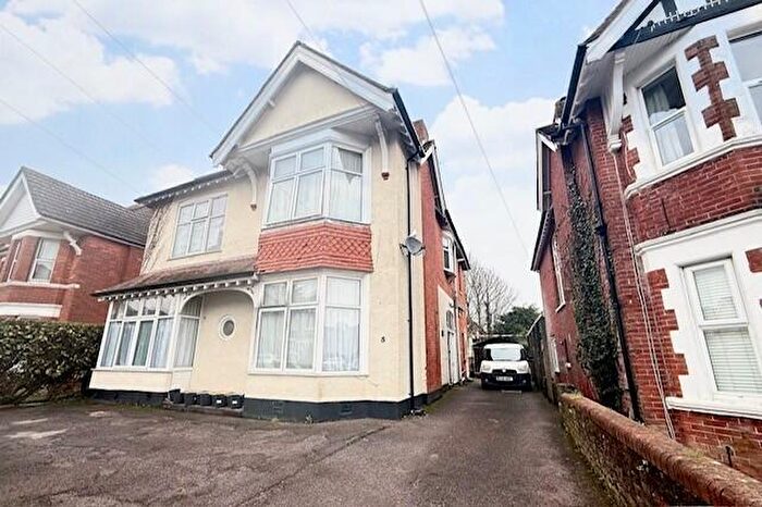 Studio To Rent In Bryanstone Road - Winton, BH3