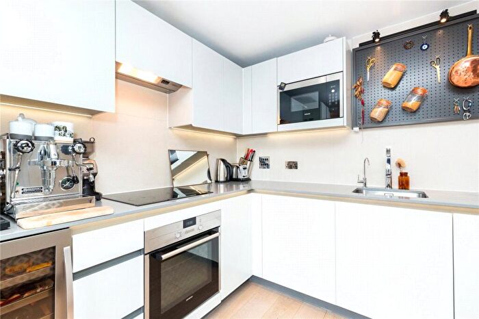 1 Bedroom Apartment For Sale In The Merchant Building, Wharf Road, London, N1