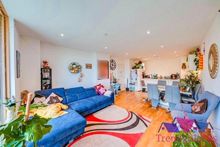 3 Bedroom Flat For Sale In St. Marks Square, Bromley, London, BR2