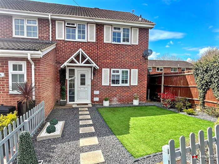 3 Bedroom Semi Detached House For Sale In Midlane Close, Basingstoke, RG21