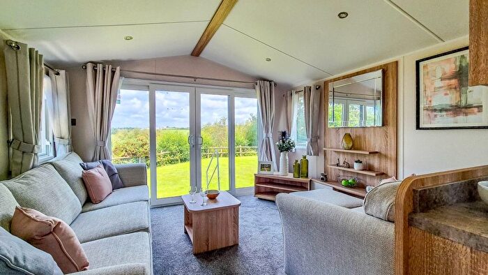 3 Bedroom Park Home For Sale In Bridgerule, Holsworthy, EX22