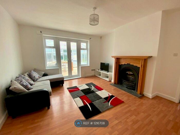 3 Bedroom Terraced House To Rent In Ainsford Road, Manchester, M20