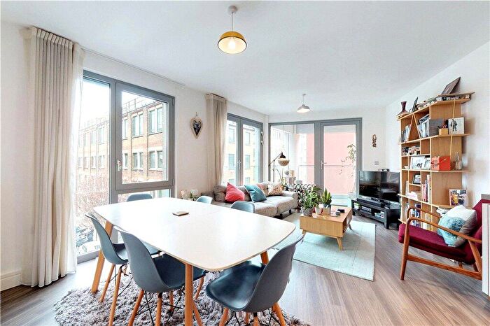 2 Bedroom Apartment For Sale In Ashwin Street, London, E8