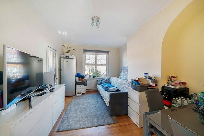 3 Bedroom Flat To Rent In Norton Gardens, Norbury, London, SW16