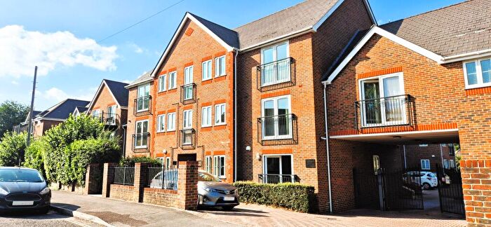 2 Bedroom Flat To Rent In Rosemount Court, SO30