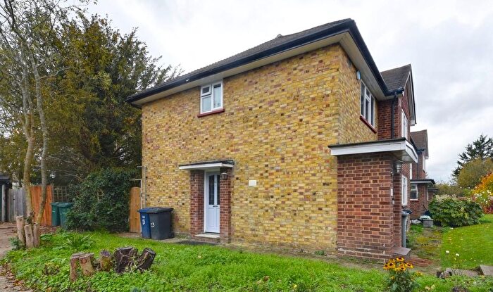 2 Bedroom Maisonette For Sale In Cromwell Close, East Finchley, N2