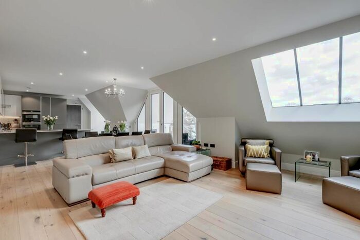 3 Bedroom Flat To Rent In Halley House, Dollis Avenue, London, N3