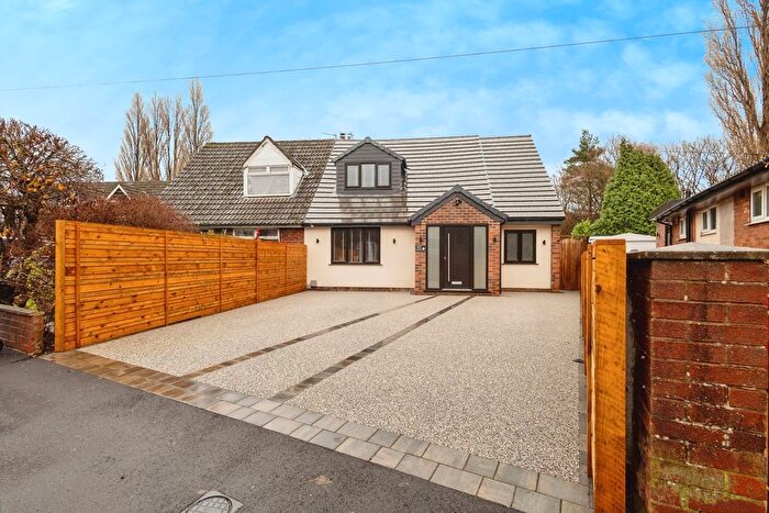 4 Bedroom Semi Detached House For Sale In Thompson Road, Denton, Manchester, Greater Manchester, M34