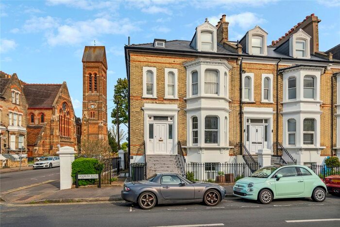 1 Bedroom Flat To Rent In North Road, Surbiton, Surrey, KT6