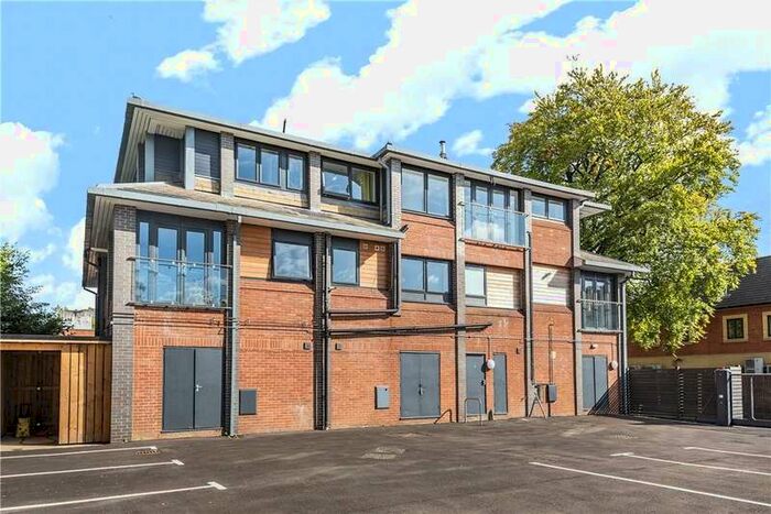 2 Bedroom Flat To Rent In Branksomewood Road, Fleet, GU51