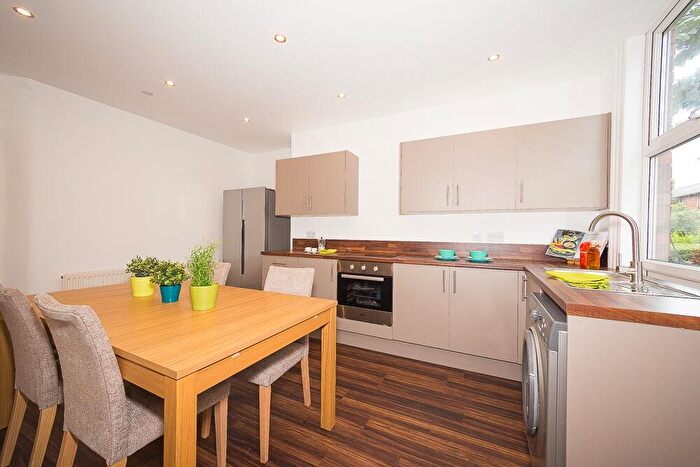 5 Bedroom Terraced House To Rent In Mayville Terrace, Hyde Park, Leeds, LS6