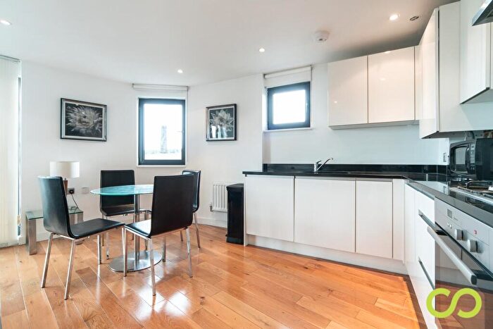 2 Bedroom Flat To Rent In Eagle Wharf Road, Islington, London, N1