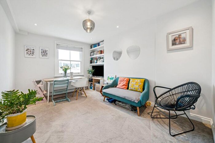 3 Bedroom Maisonette For Sale In Oberstein Road, Clapham Junction, SW11