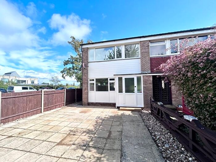 3 Bedroom Semi-Detached House For Sale In The Green, Cowes, PO31
