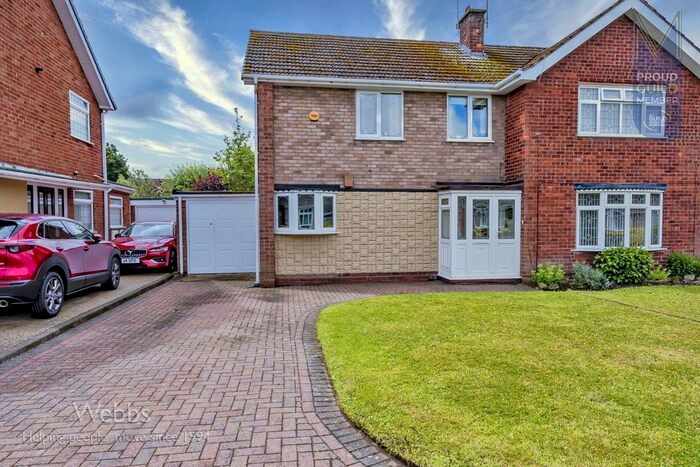 3 Bedroom Semi-Detached House For Sale In Woodside Way, Willenhall, WV12
