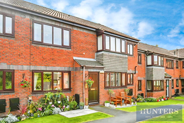 2 Bedroom Flat For Sale In Shaw Royd Court, Yeadon, Leeds, LS19