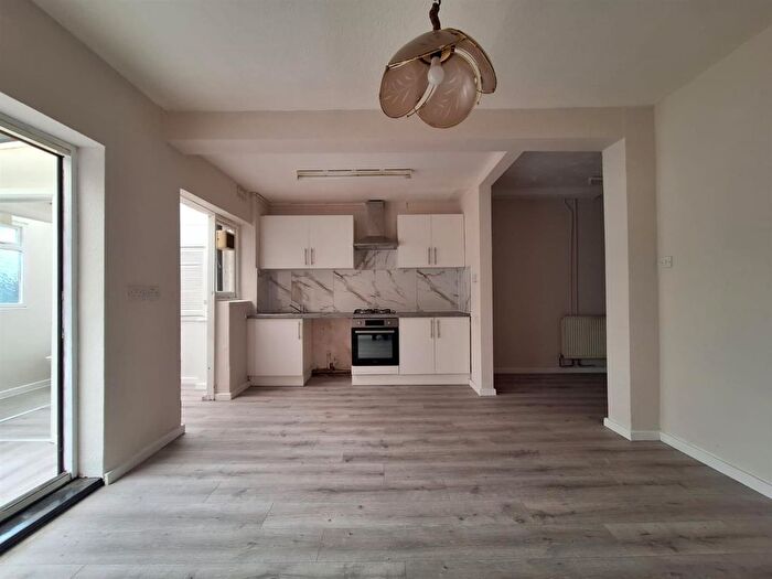 4 Bedroom Property To Rent In Waddon New Road, Croydon, CR0