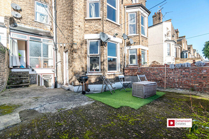 1 Bedroom Flat To Rent In Clapton Pond, Lower Clapton, Hackney, London, E5