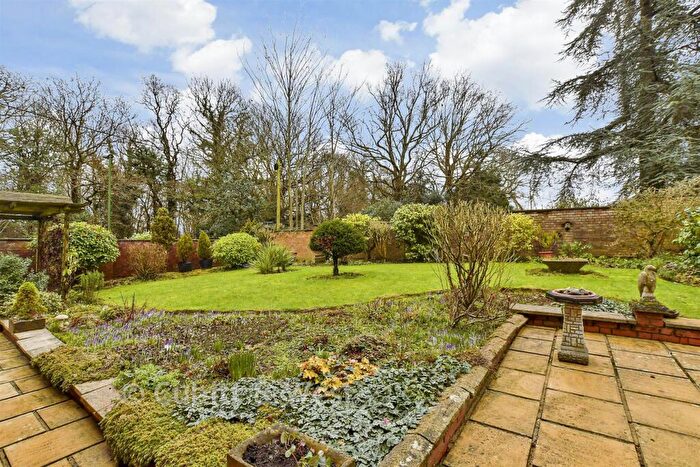 4 Bedroom Detached House For Sale In Amberglade, Southwater, West Sussex, RH13