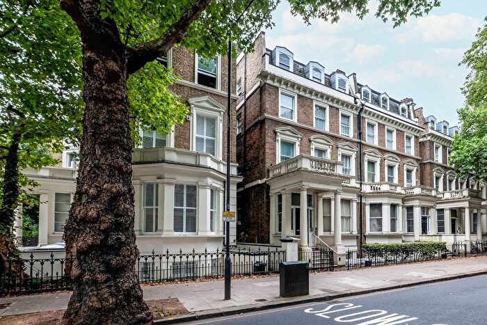 2 Bedroom Flat For Sale In Holland Park Gardens, Holland Park, W14